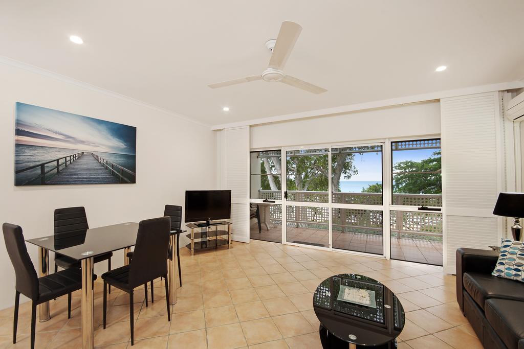 Marlin Waters Beachfront Apartments Palm Cove Exterior photo
